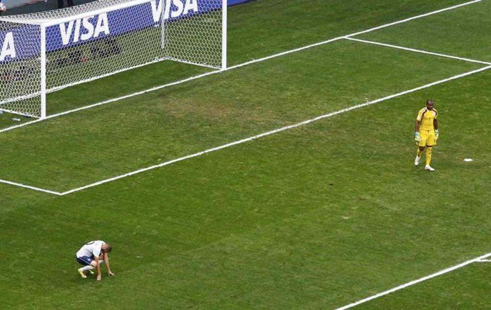 Benzema afflitto dopo il salvataggio di Moses.  Reuters
